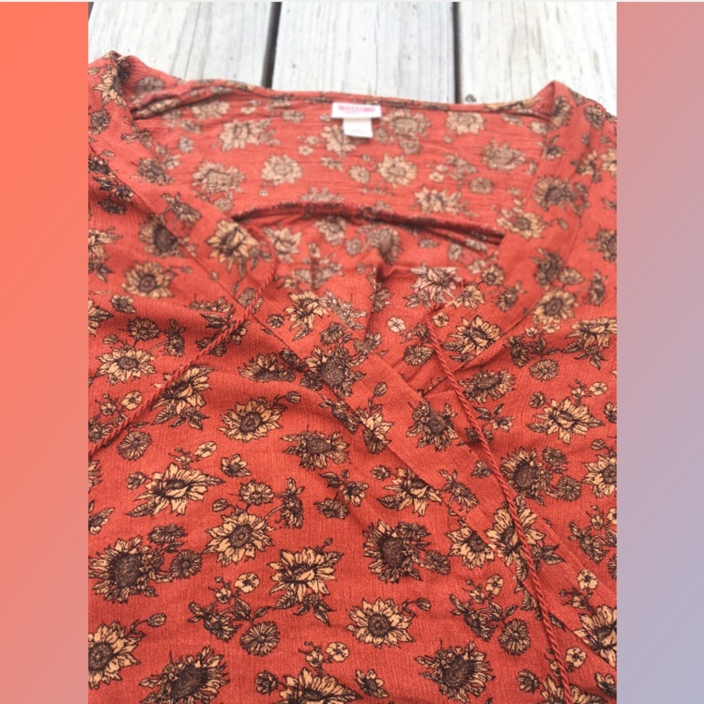 Surplus Deep-V Blouse - Picture 2 of 3